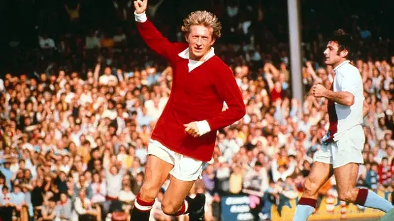 Mantang Bintang Liga Inggris Denis Law Meninggal Dunia